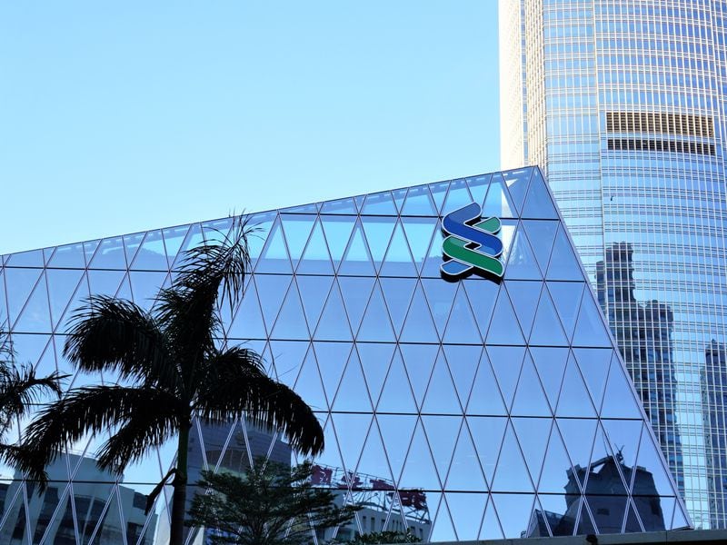 Standard Chartered Is Building a Spot BTC, ETH Trading Desk